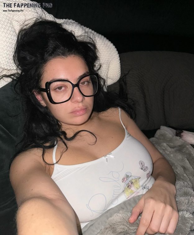 Charli XCX Tits