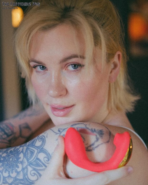 Ireland Baldwin Vibrator