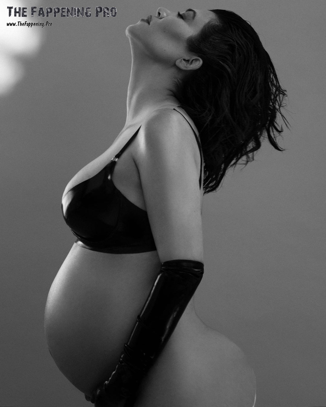 Kourtney Kardashian Naked Pregnant