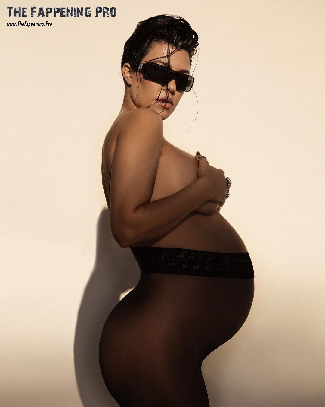 Kourtney Kardashian Nude Pregnant