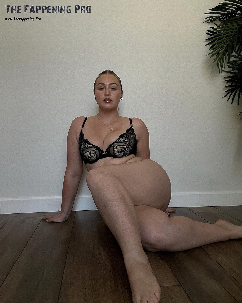 Iskra Lawrence Fappening