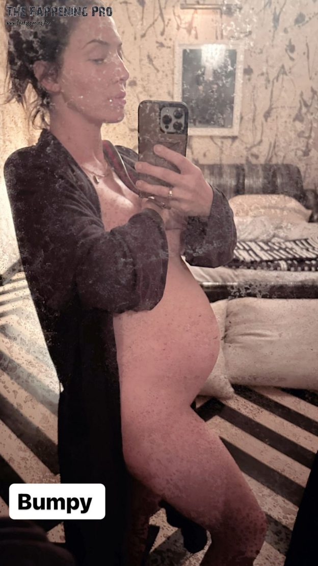 Whitney Cummings Pregnant And Nude Pantyless