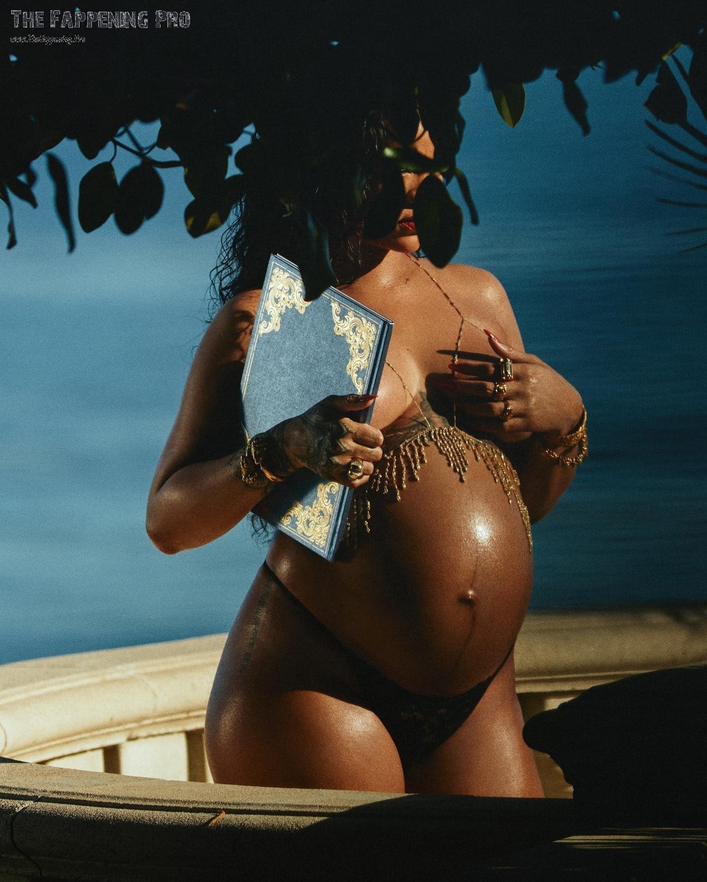 Rihanna Hufe Baby Bump