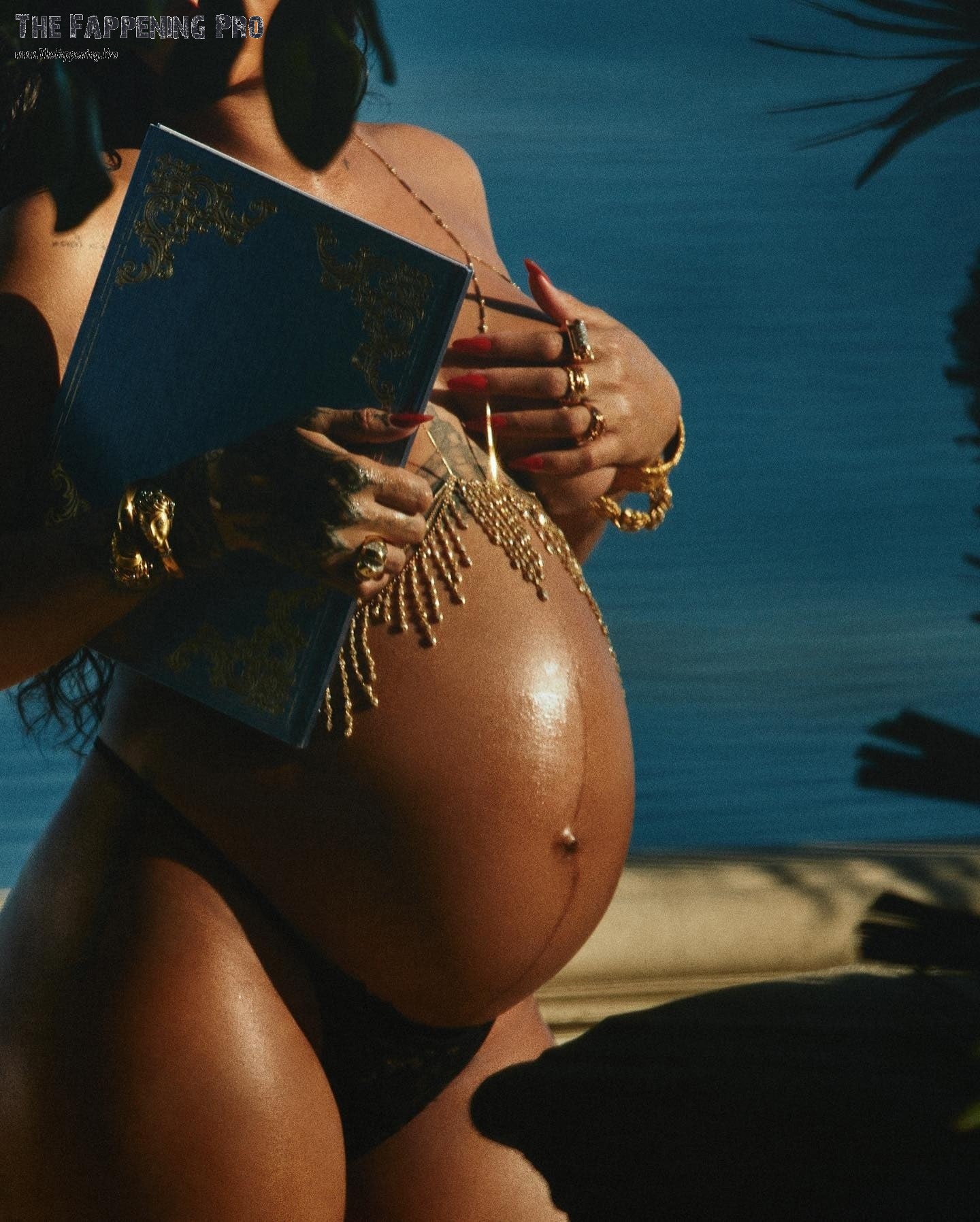 Rihanna Pregnant