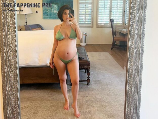 Kourtney Kardashian Pregnant In Bikini