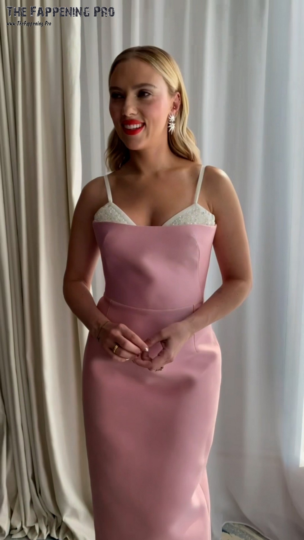 Scarlett Johansson Sexy Exposed BTS Cannes 2023 (16 Photos)