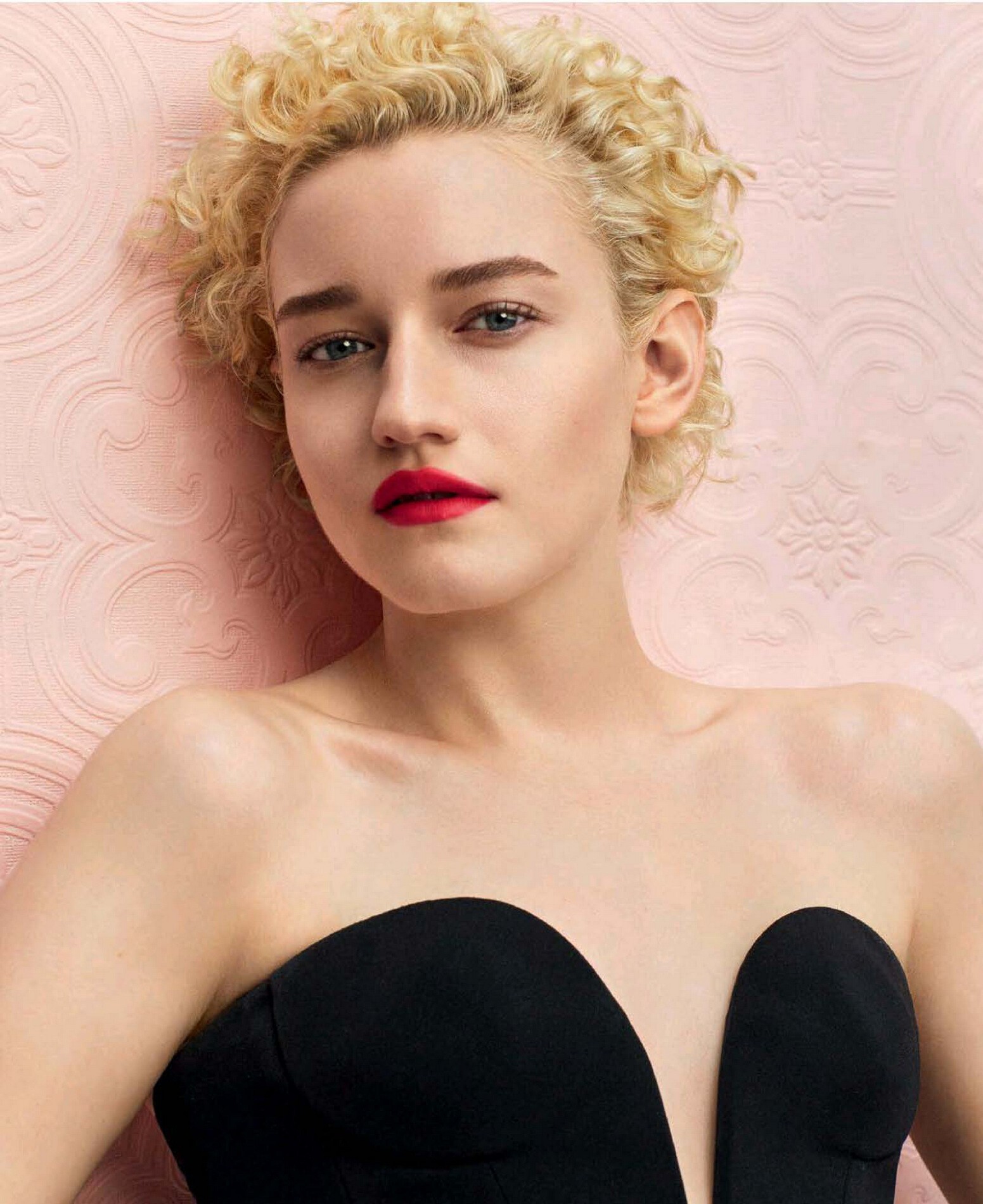 Julia Garner Sexy