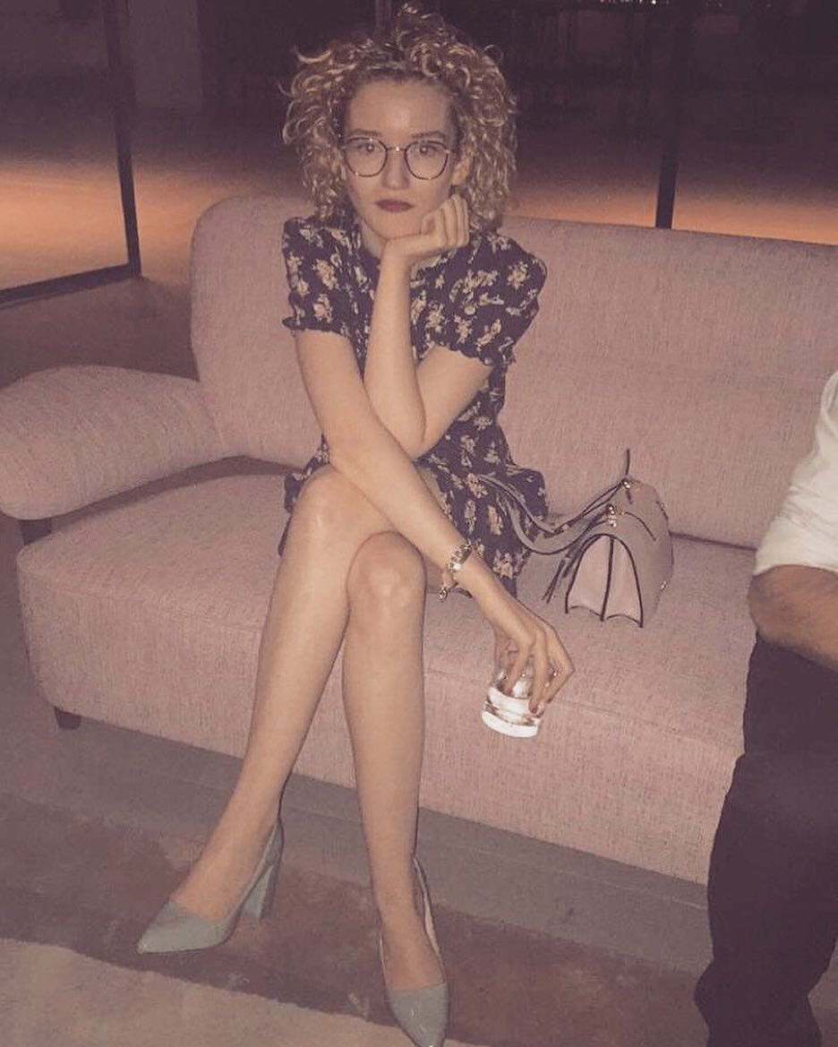 Julia Garner Upskirt