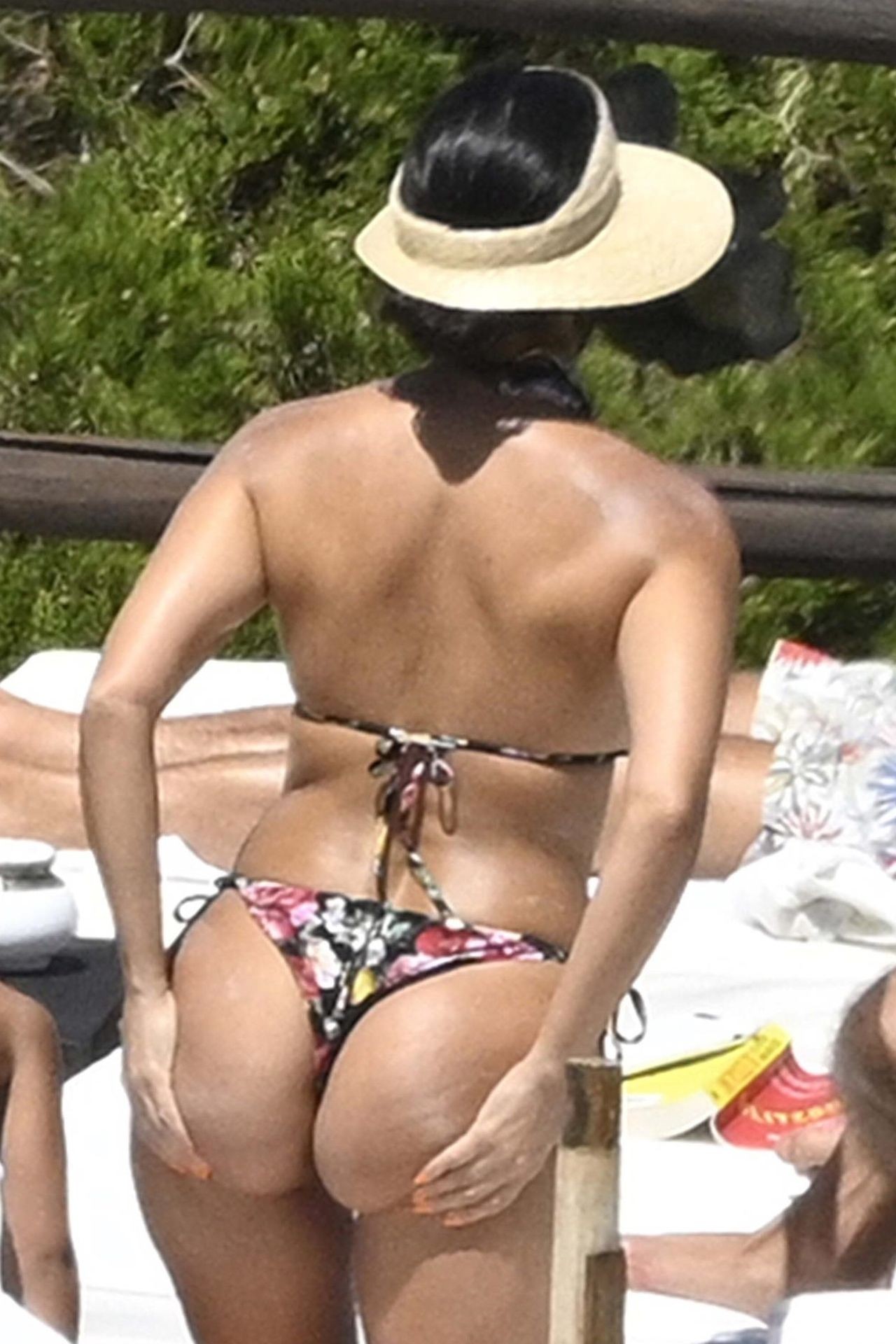 Kourtney Kardashian Sexy Ass