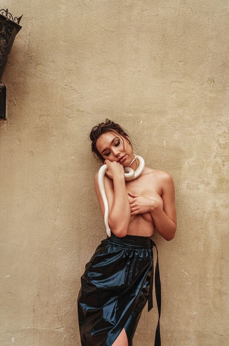 Alexis Ren Topless