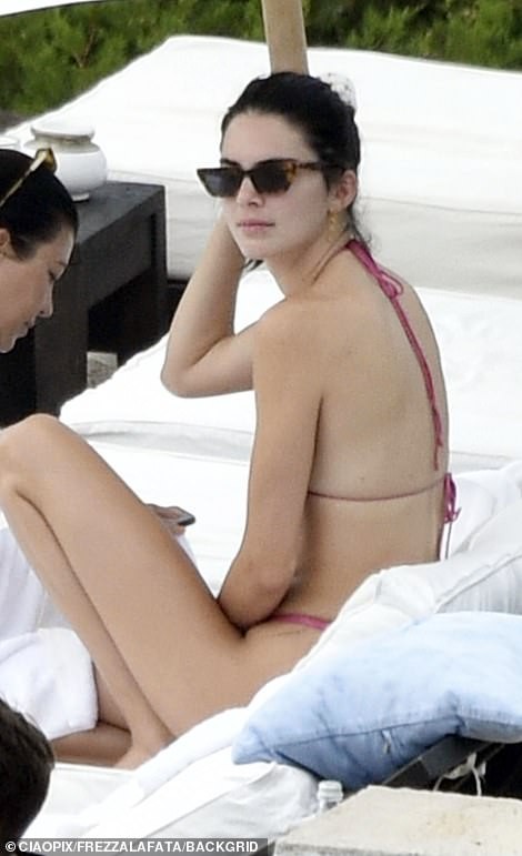 Kendall Jenner Sexy Bikini