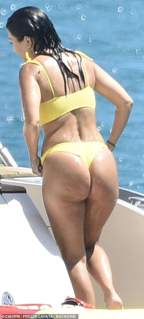 Kourtney Kardashian Ass