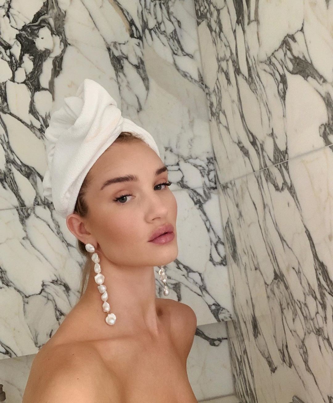 Rosie Huntington-Whiteley Selfie