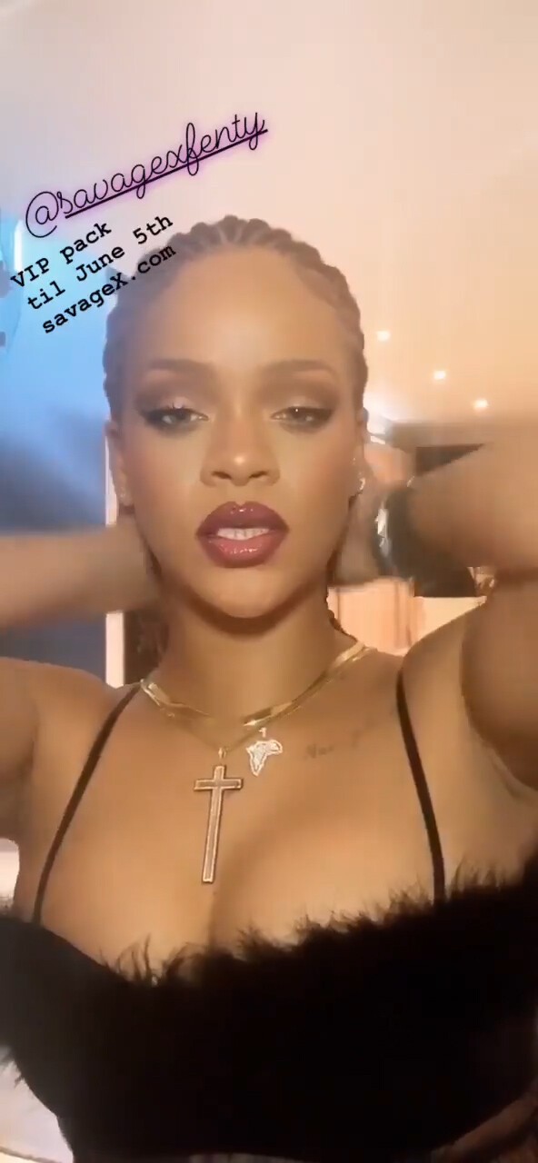 Rihanna Sexy