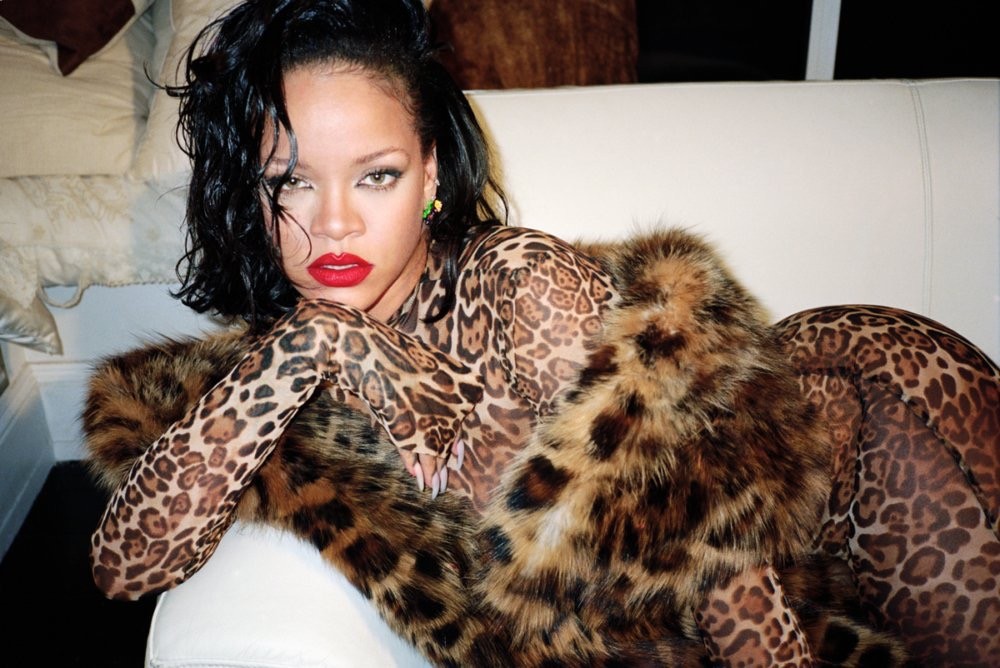 Rihanna Hot