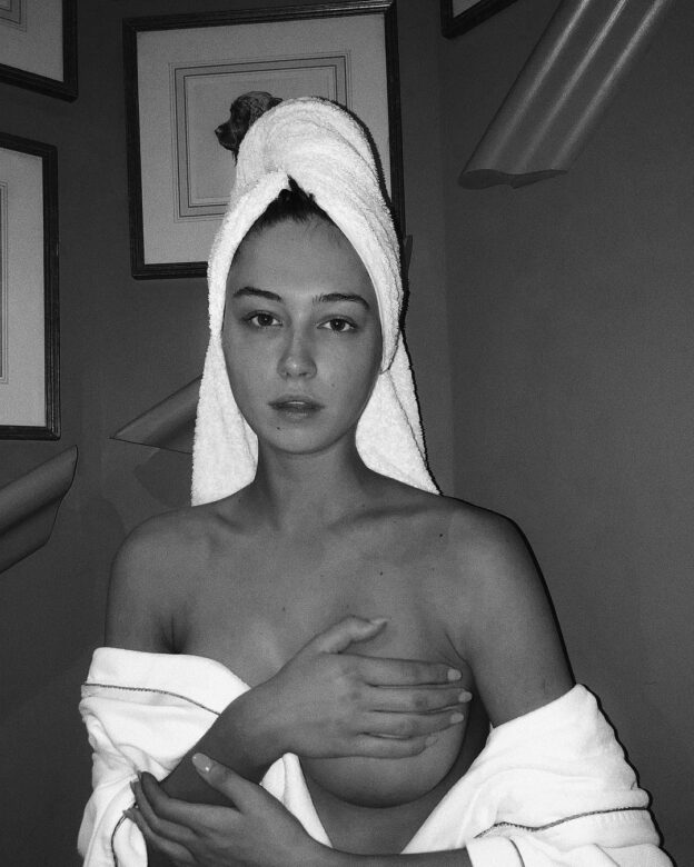 Elsie Hewitt Topless Sexiest 27 Photos And Video