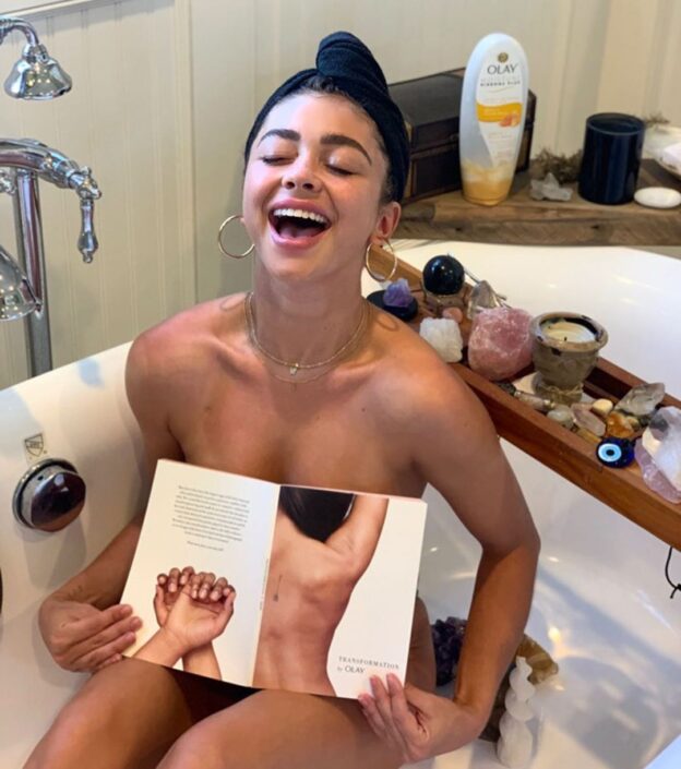 Sarah Hyland Naked in the Bath