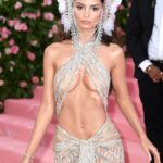 Emily Ratajkowski Tits in Sexy Outfit (10 Photos)