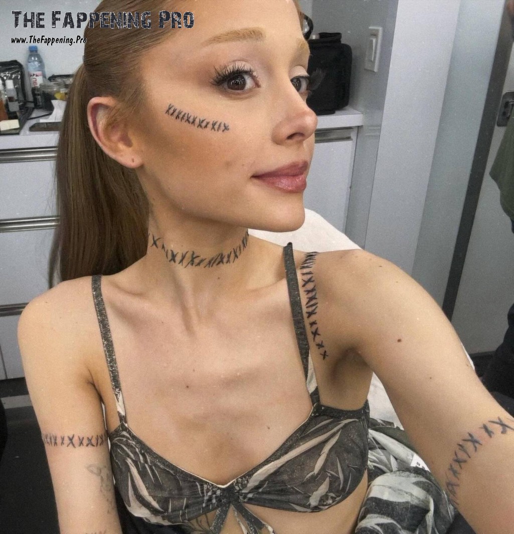 Ariana Grande Sexy Skinny Singer