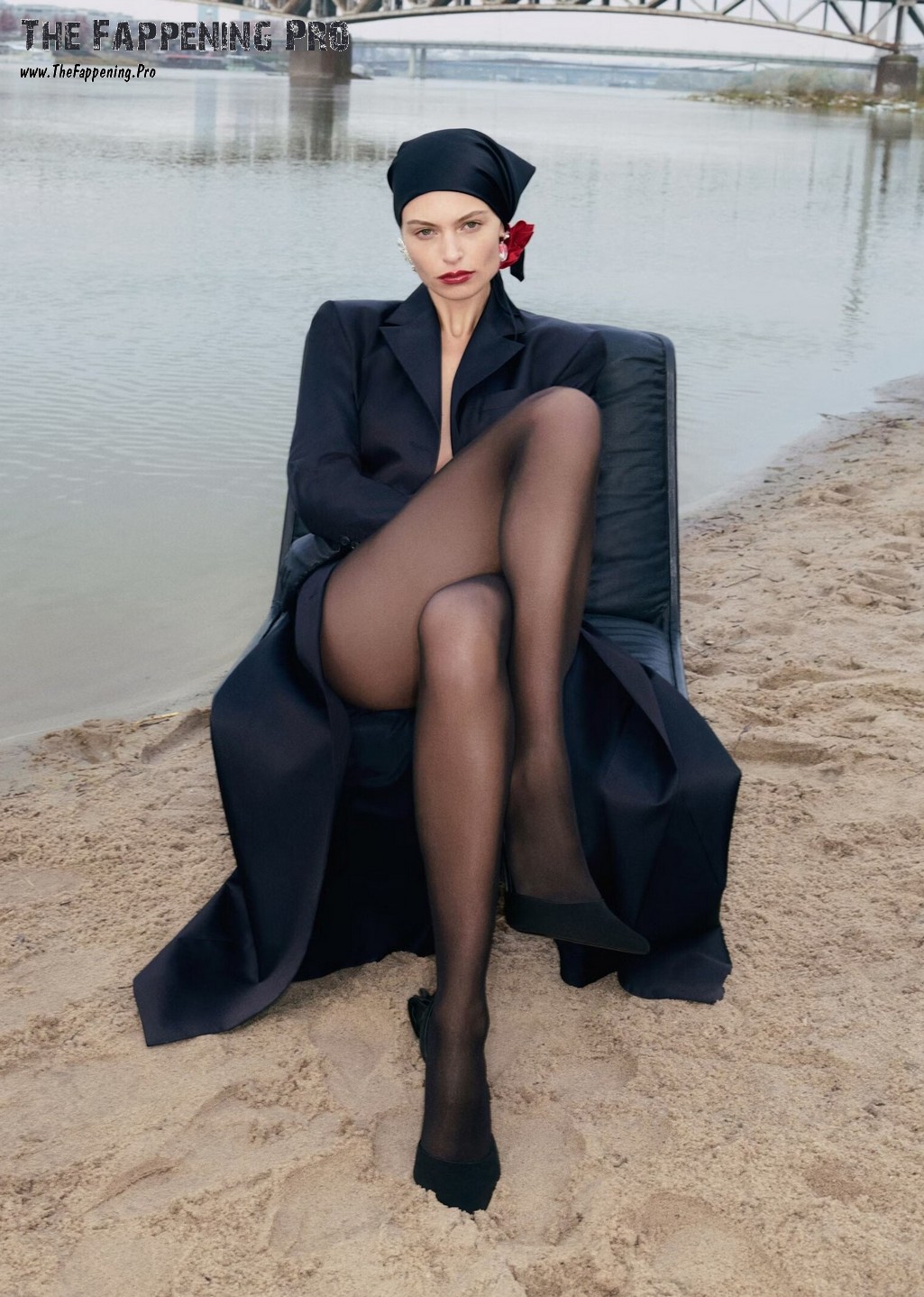 Bibi Breslin In Pantyhose