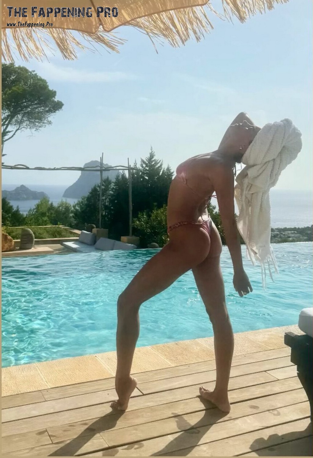 Hannah John-Kamen In Bikini