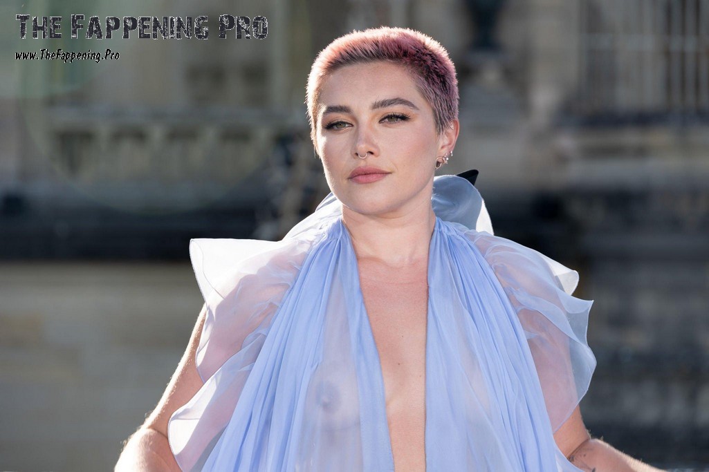 Florence Pugh Tits