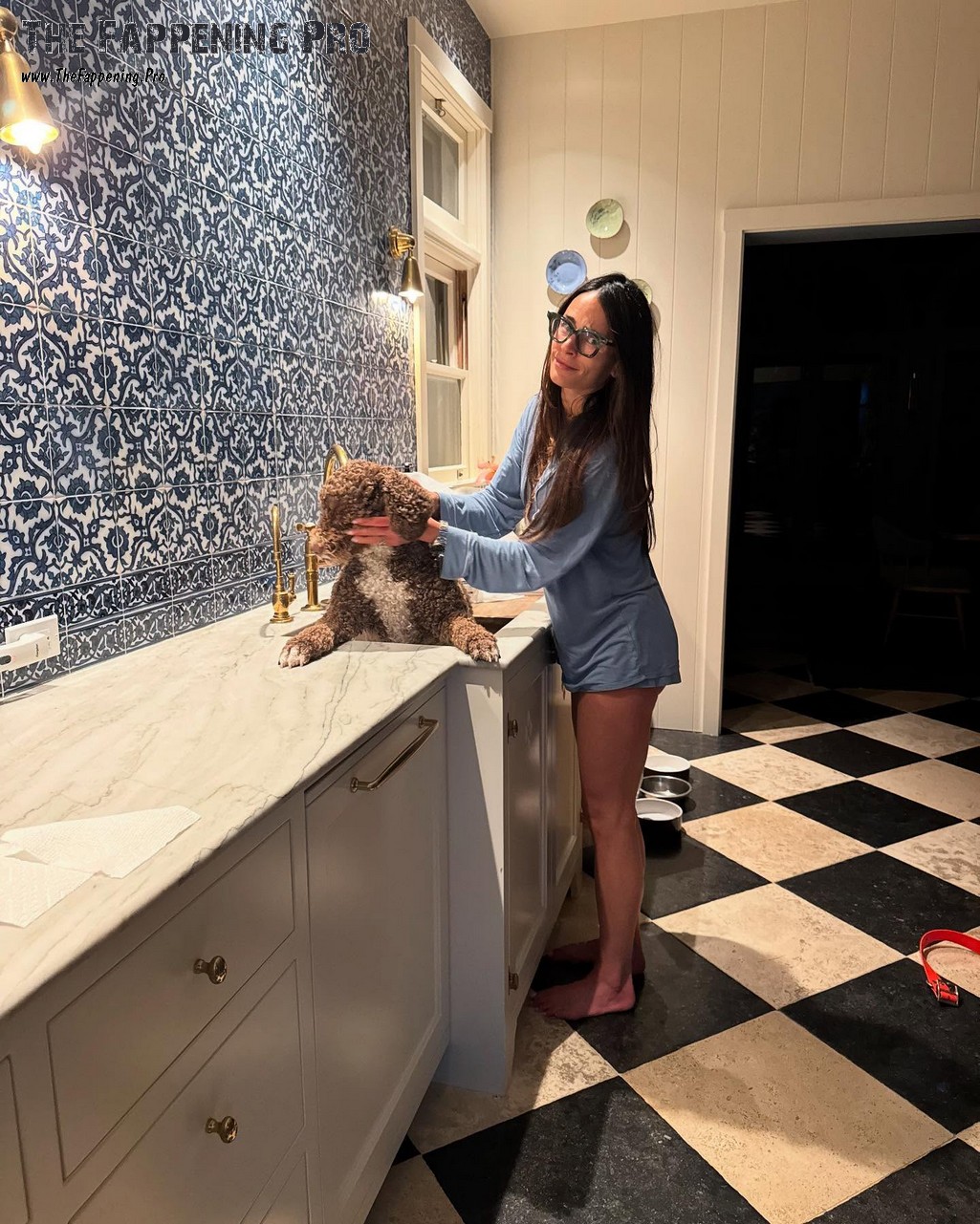 Jordana Brewster Leaked Pics, Barefoot In The Kitchen