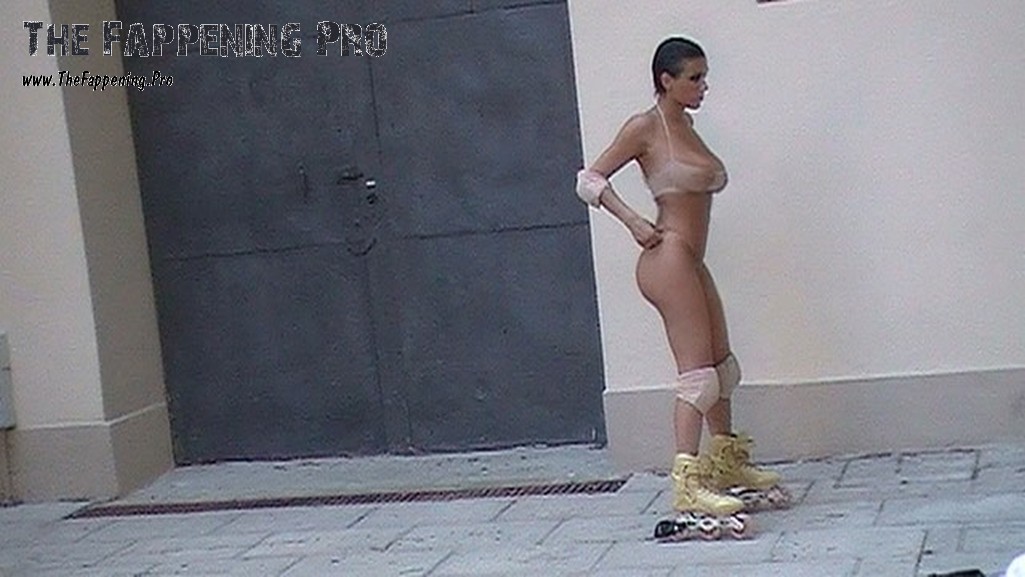 Bianca Censori Sexy