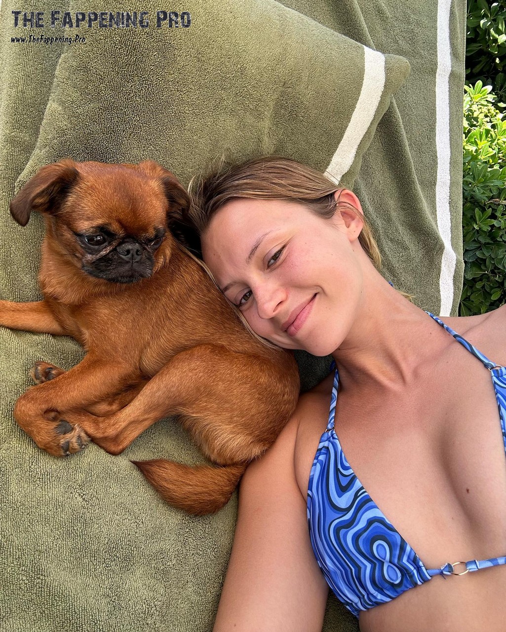 Angele In Bikini