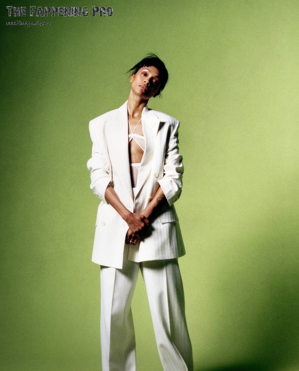 Zoe Saldana Hot
