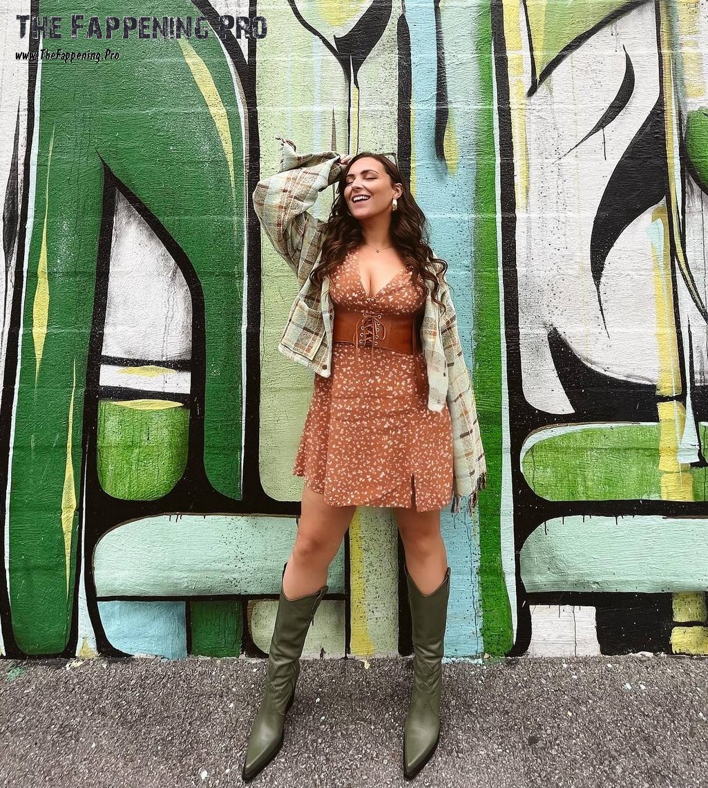 Charlotte Steele Leggy
