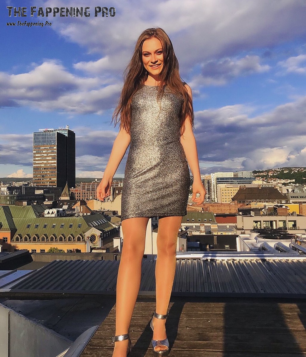 Emmy Kristiansen Leggy