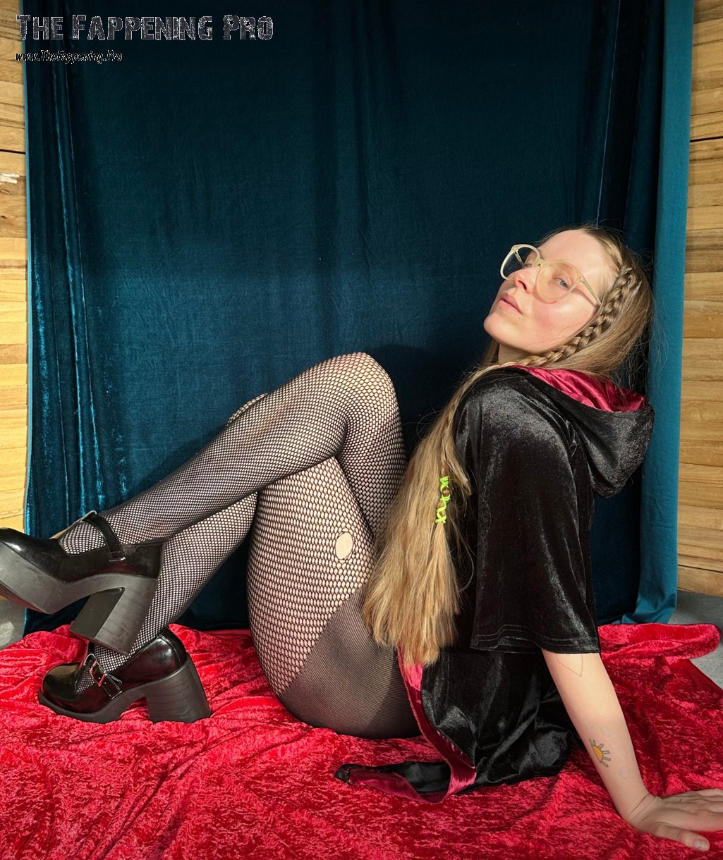 Jessie Cave In Pantyhose
