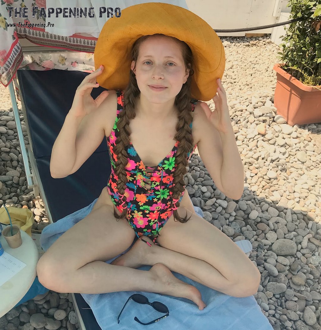 Jessie Cave Bare Feet