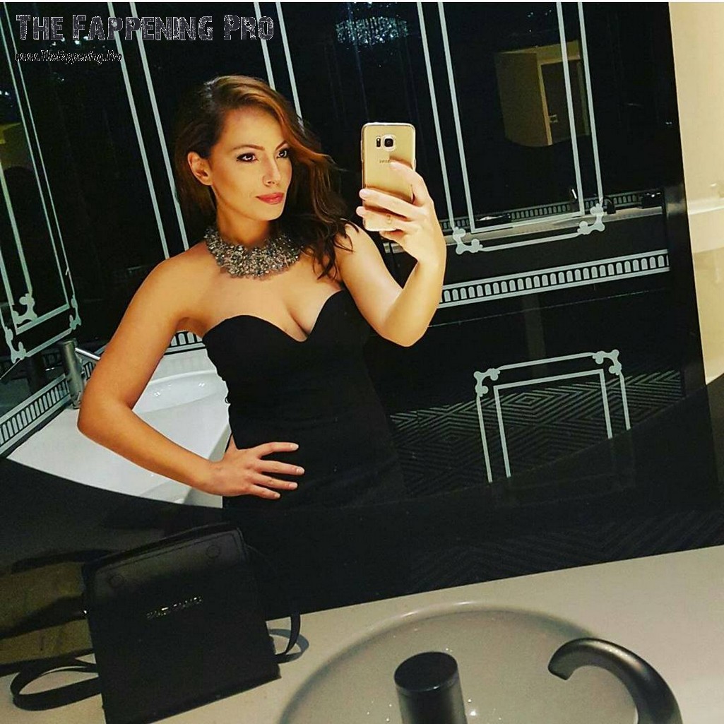 Nina Zizic Selfie
