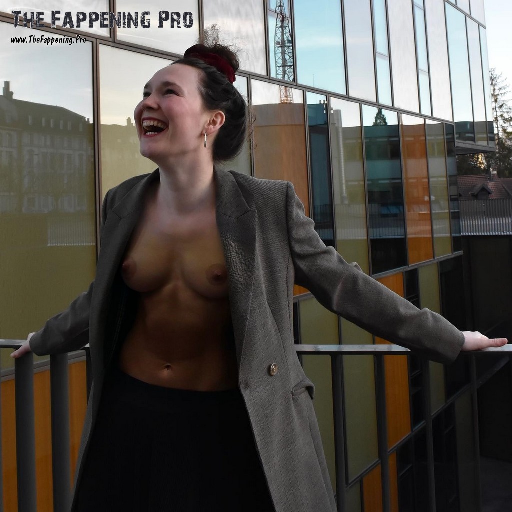 Zoe Me Topless