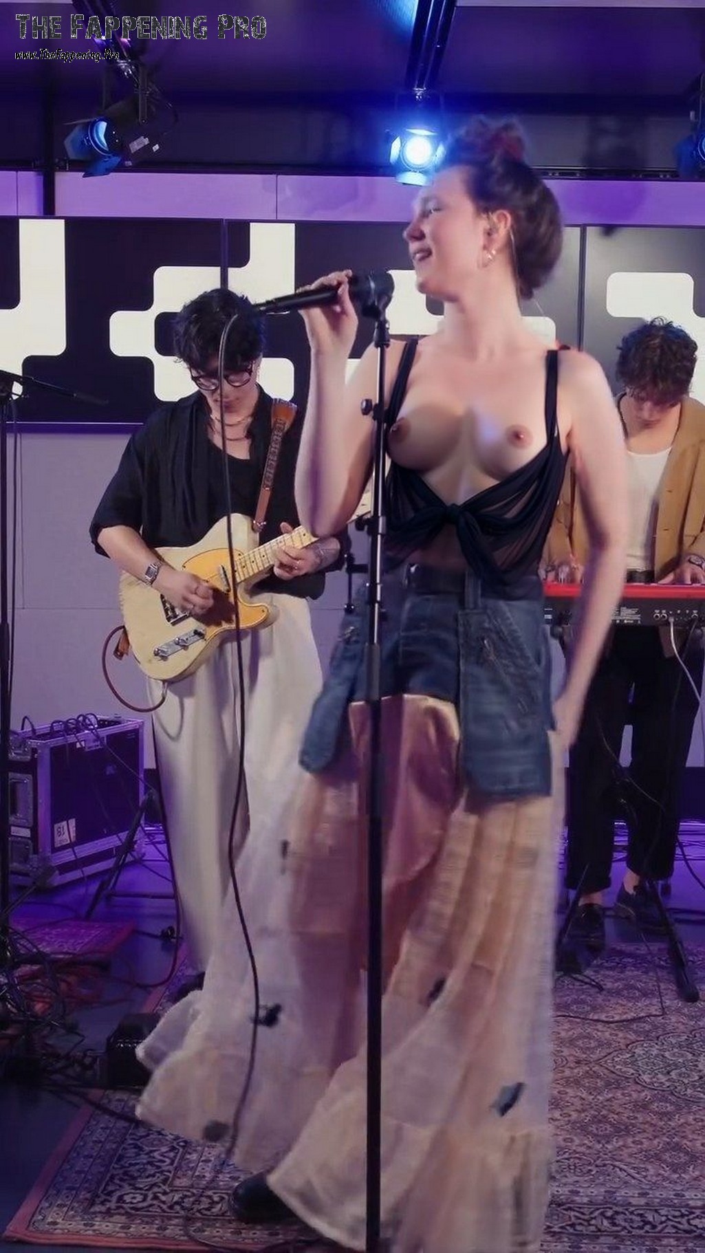Zoe Me Naked