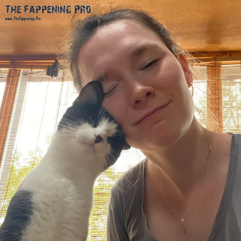 Zoe Me Pussy Cat
