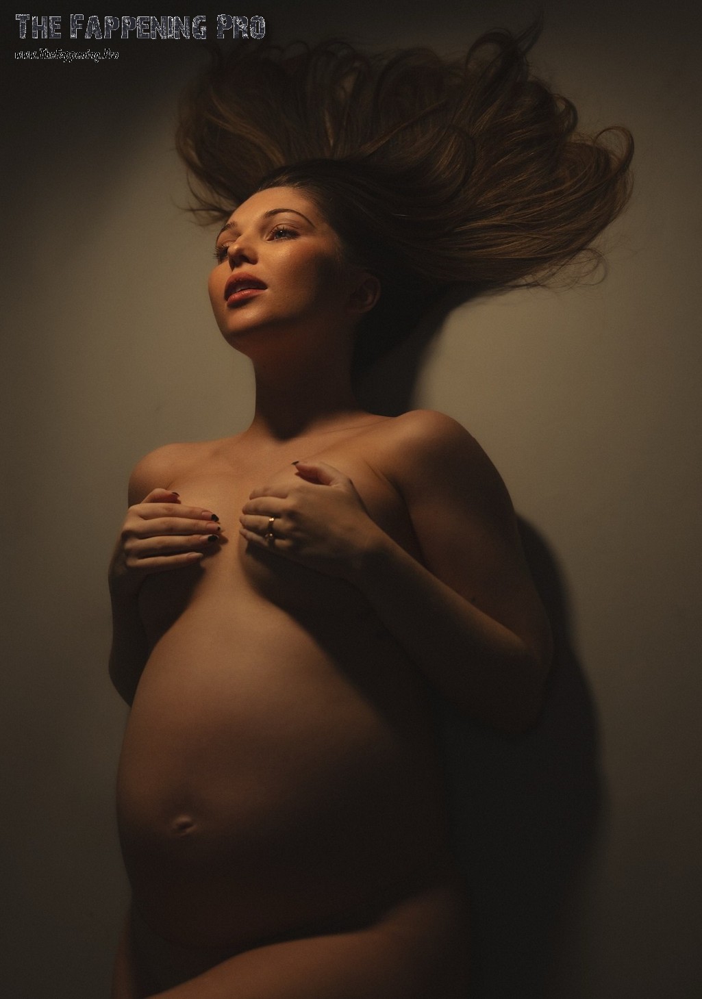 Samantha Hanratty Nude Pregnant