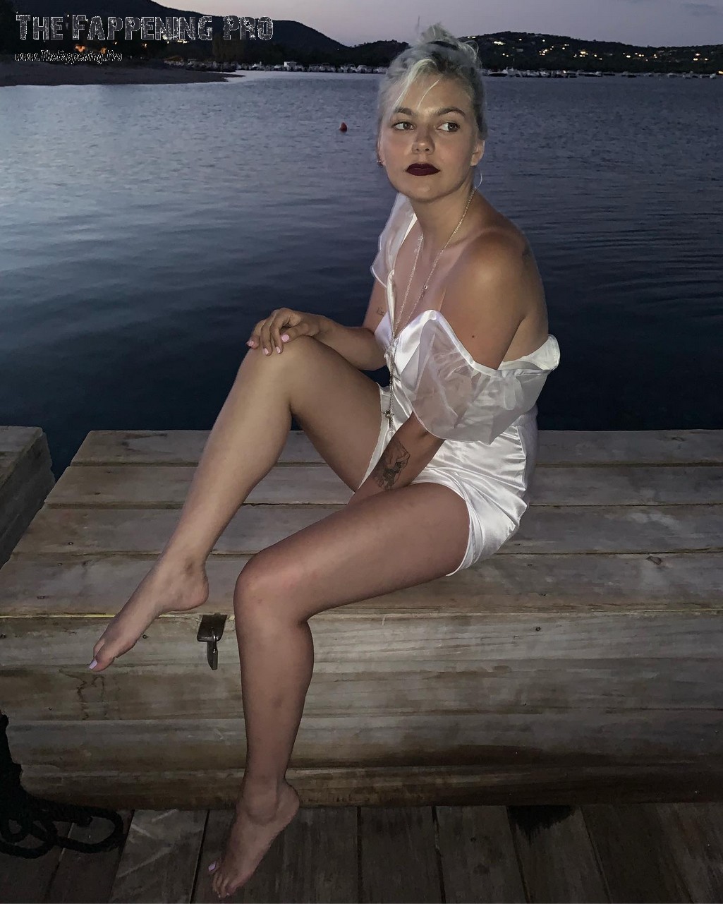 Louane Feet