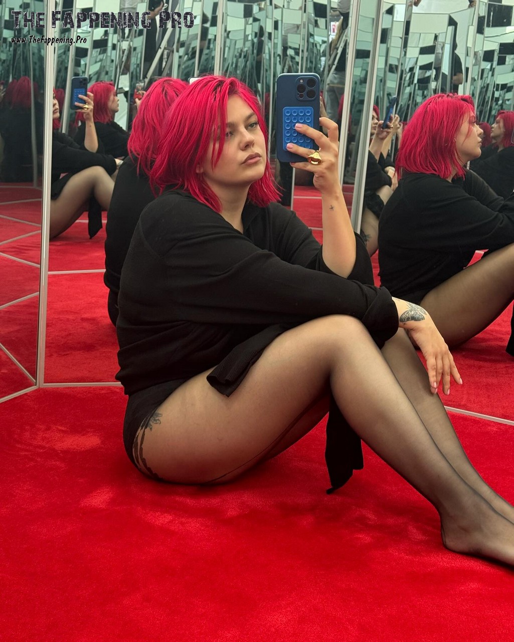 Louane's Sexy Legs In Pantyhose