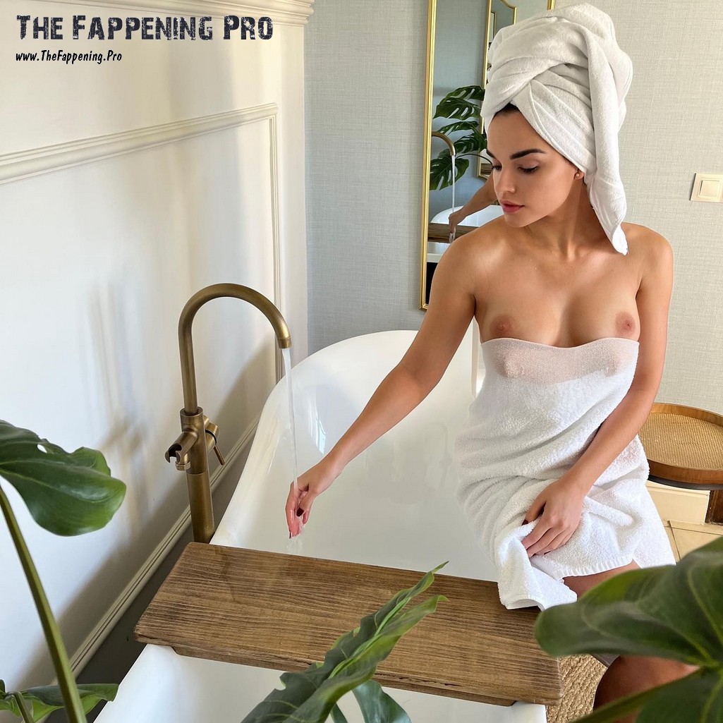 Singer Melody Naked In Bath