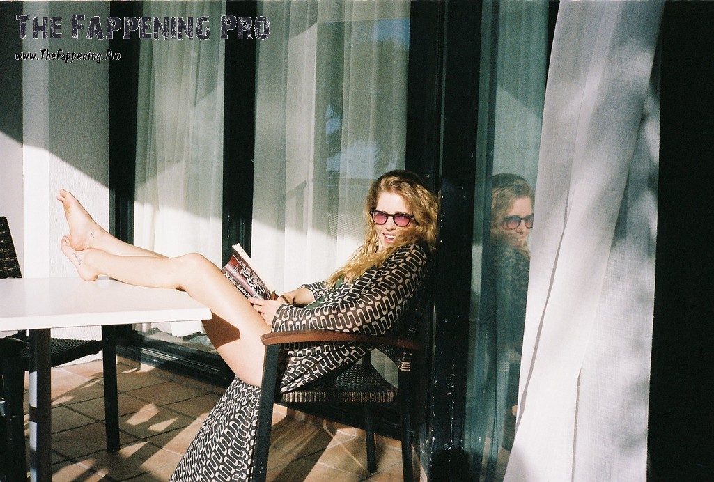 Emily Bett Rickard Bare Feet