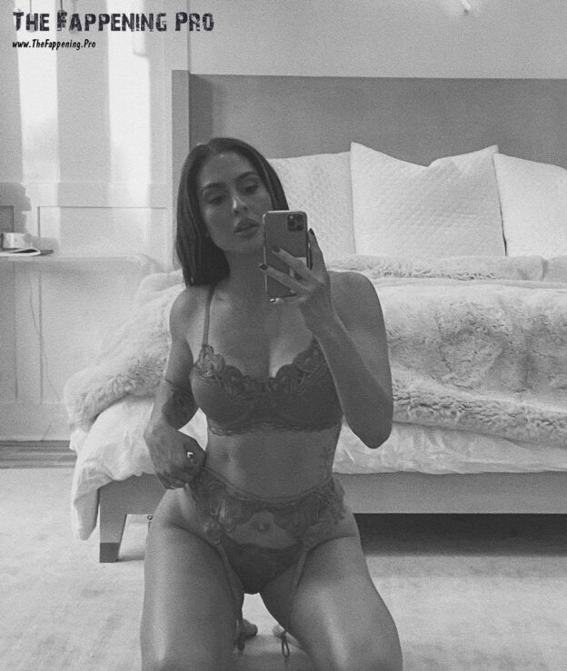 Hope Howard TheFappening Selfie