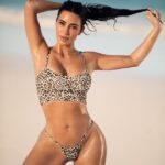Kim Kardashian Sexy In Bikini