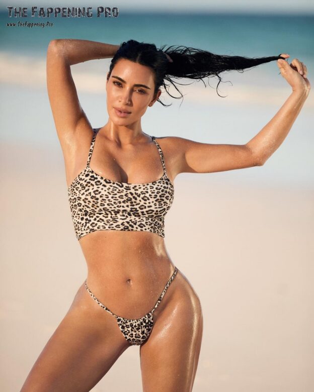 Kim Kardashian Sexy In Bikini