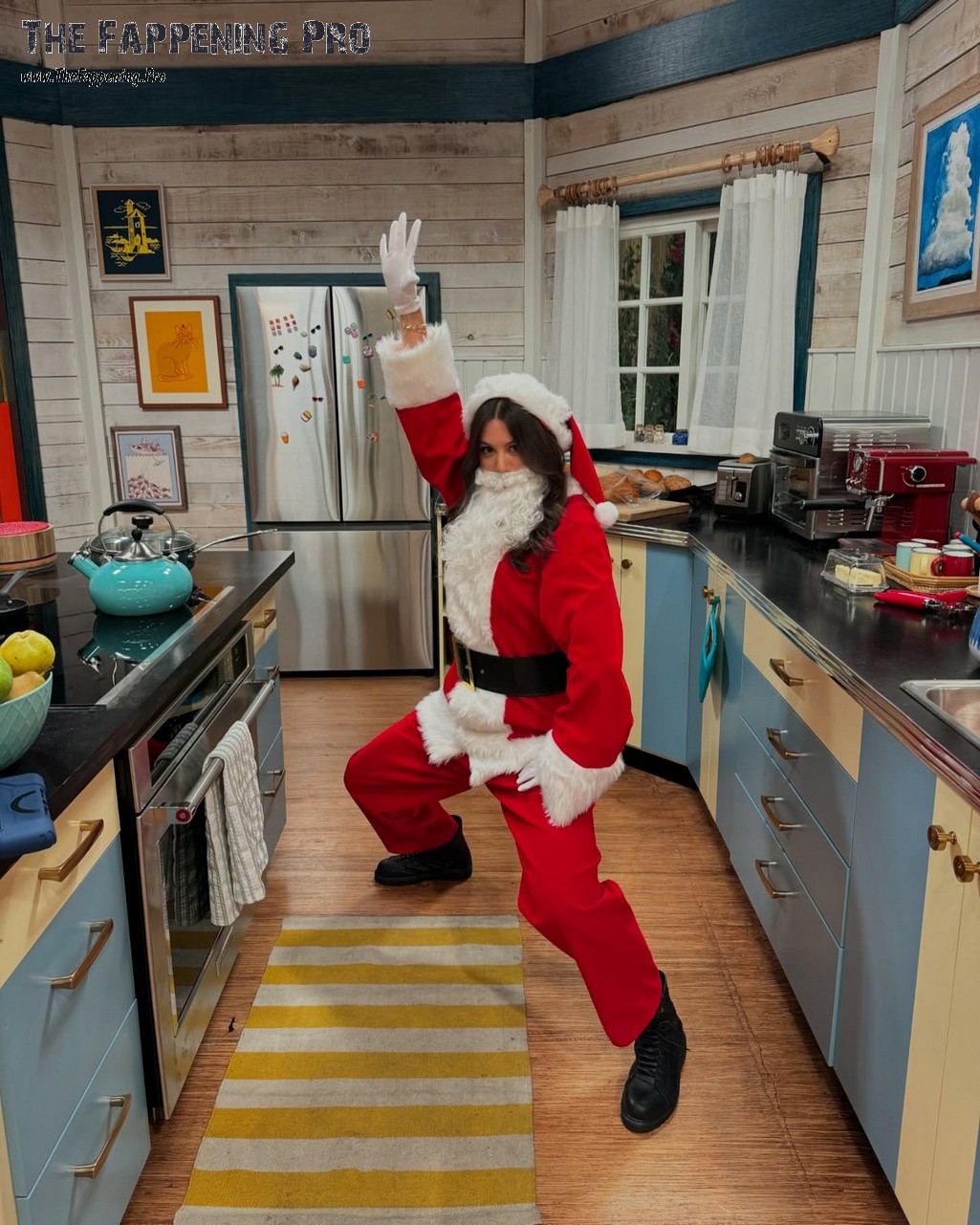 Kira Kosarin Santa Cosplay