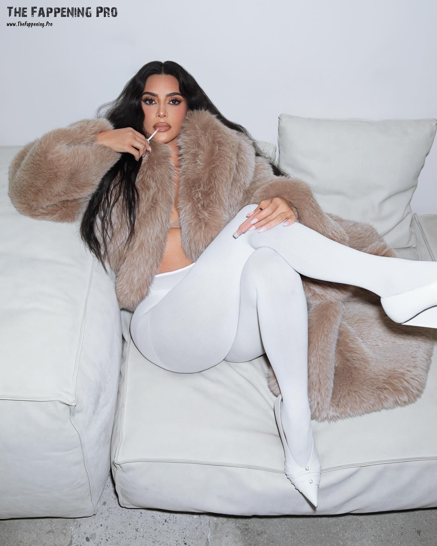 Kim Kardashian Leggy