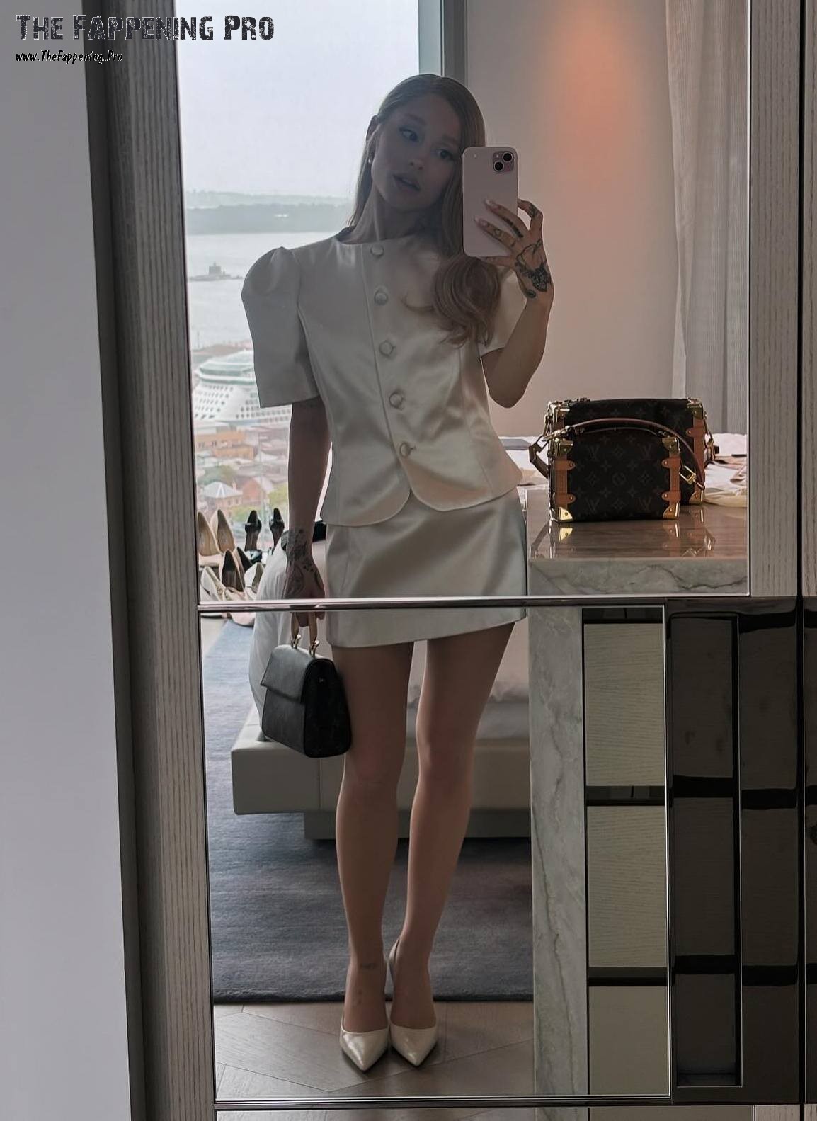 Ariana Grande Leggy