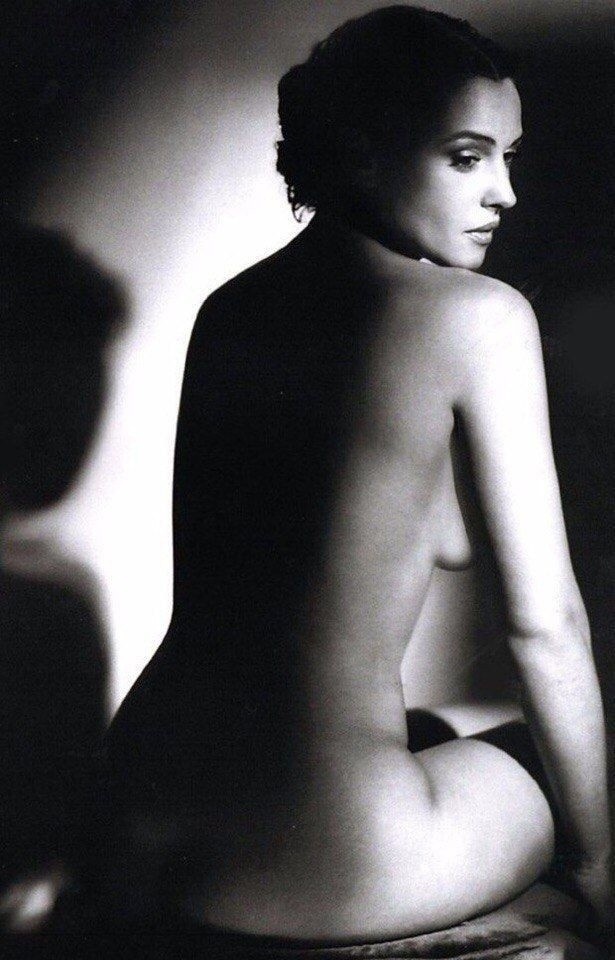 Monica Bellucci Sideboobs